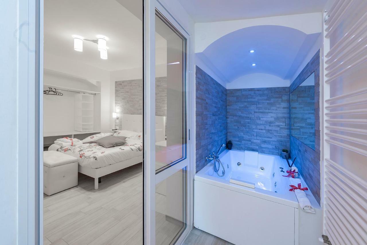 Deluxe Suite with Spa Bath,805287147:JPEG