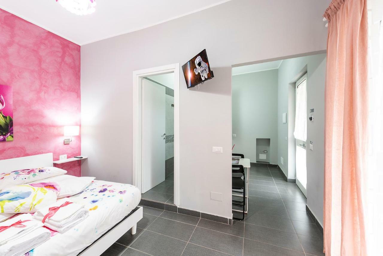 Deluxe Double Room with Balcony,805693746:JPEG